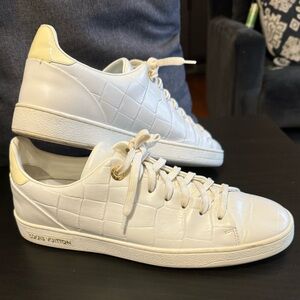 Leather Louis Vuitton Sneakers